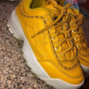 Chunky Fila Disruptors size 5.5 Trendy Modern